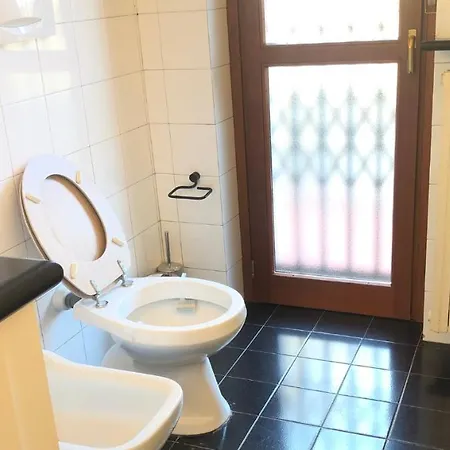 Moderno Vicino Stazione E Centro Citta דירה אלסנדריה